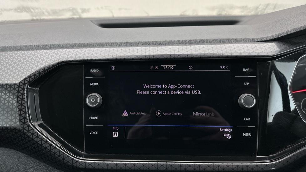 Apple Car Play & Android Auto