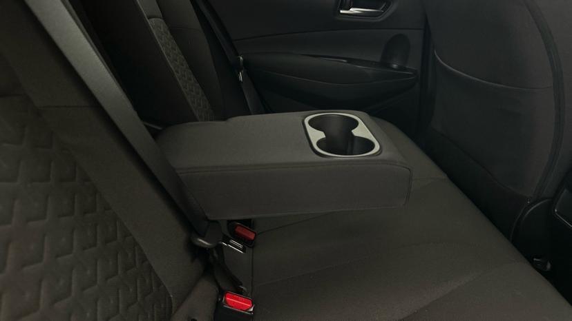 Rear Armrest/ Cup Holder