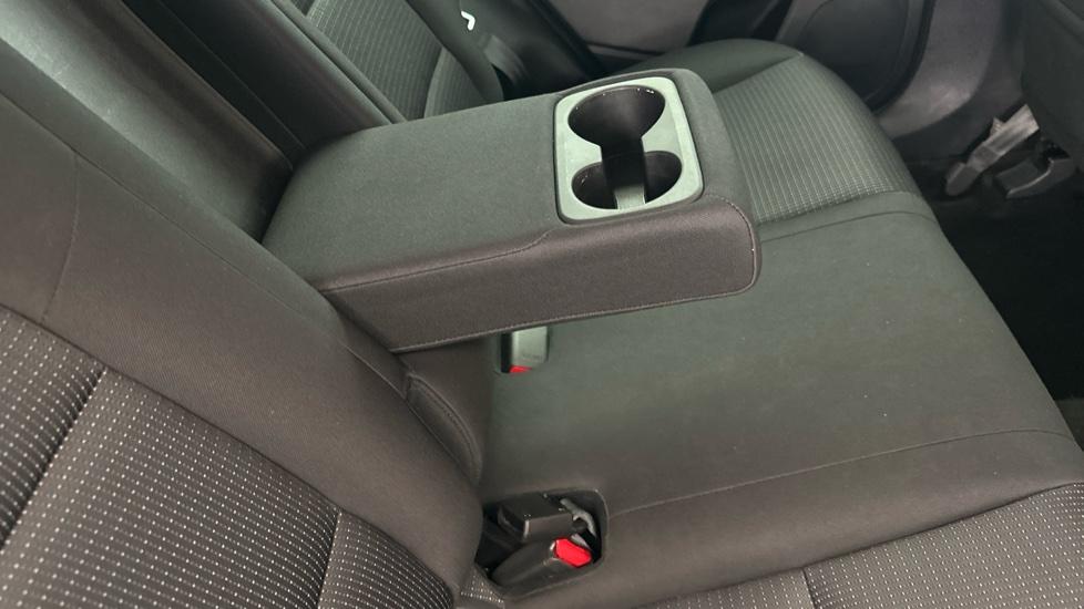 Rear Armrest/ Cup Holder