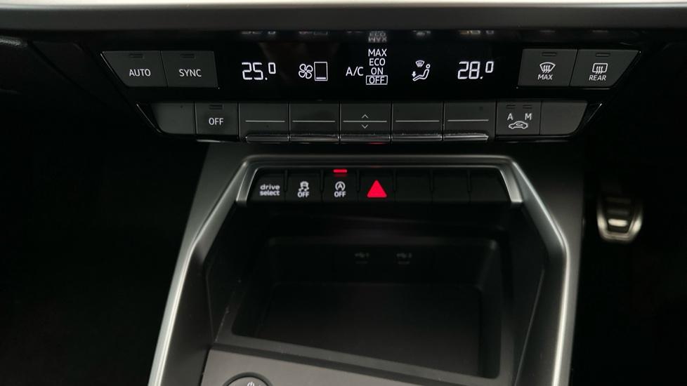 Air Conditioning /Dual Climate Control /Auto Stop/Start 