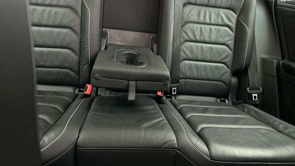 Rear Armrest/ Cup Holder