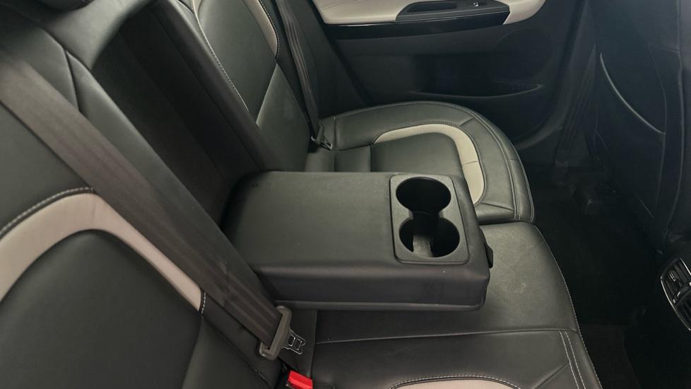 Rear Armrest/ Cup Holder