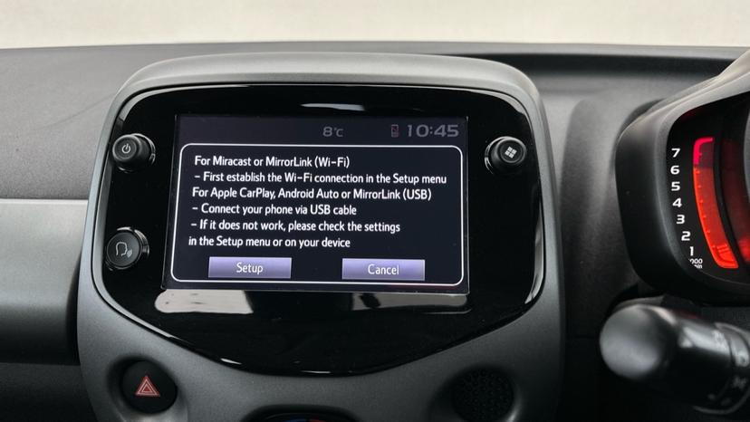 Apple CarPlay / Android Auto 