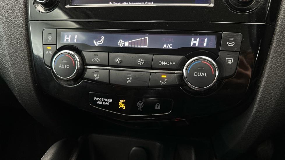 Dual Climate Control  / Air Conditioning 