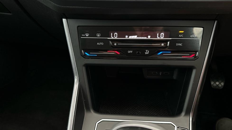 Air Conditioning /Dual Climate Control 