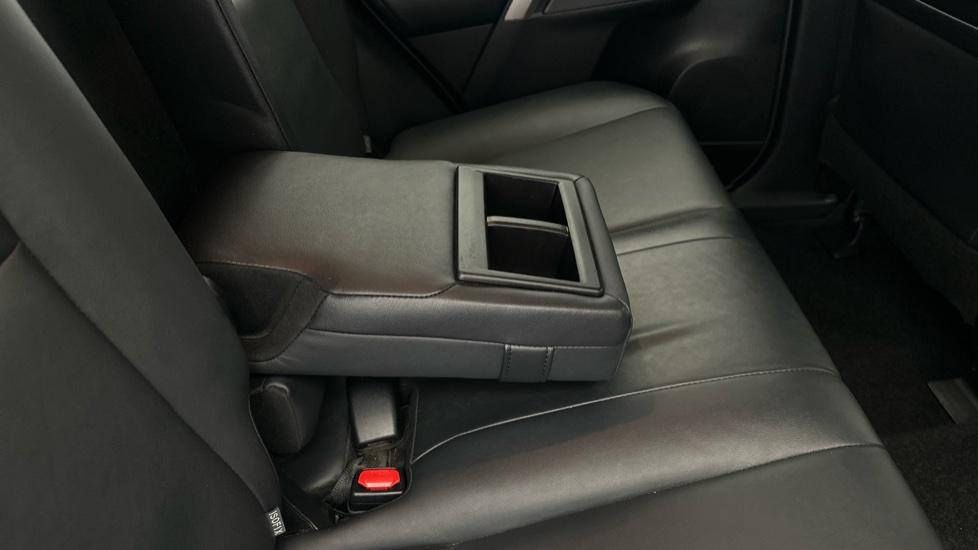 Rear Armrest/ Cup Holder