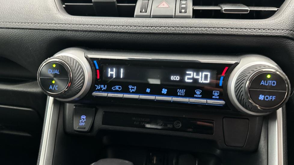 Air Conditioning /dual climate control 