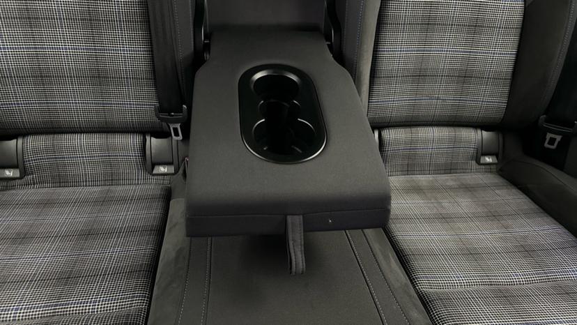 Rear Armrest/ Cup Holder