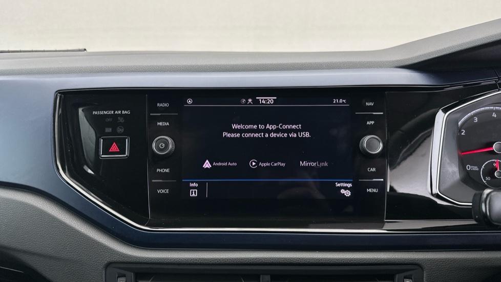 Apple Car Play & Android Auto