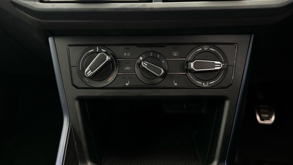 Air Conditioning / Heated Seats 