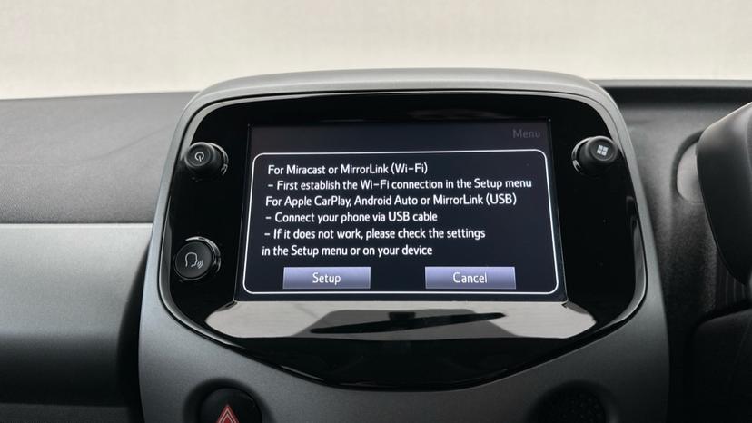 Apple CarPlay/Android Auto 