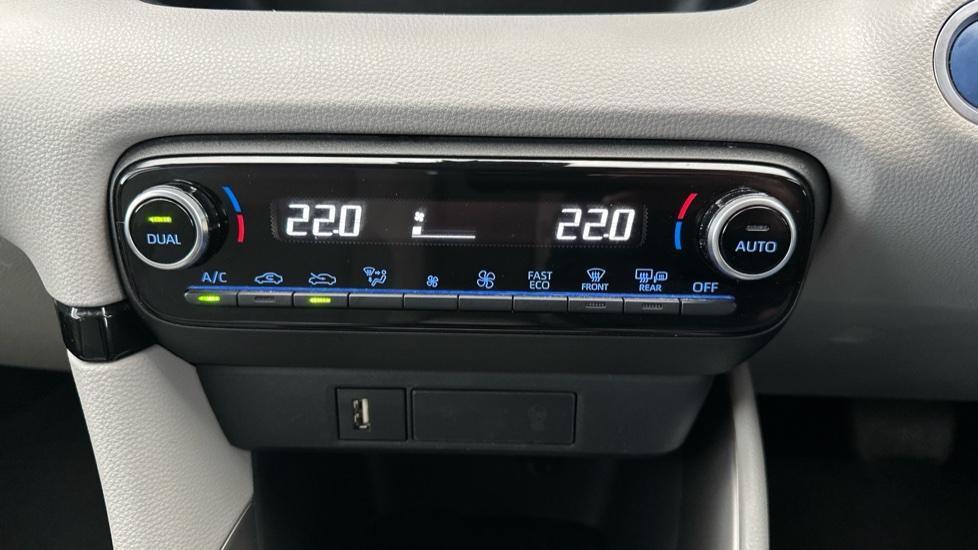 Dual Climate Control  / Air Conditioning 