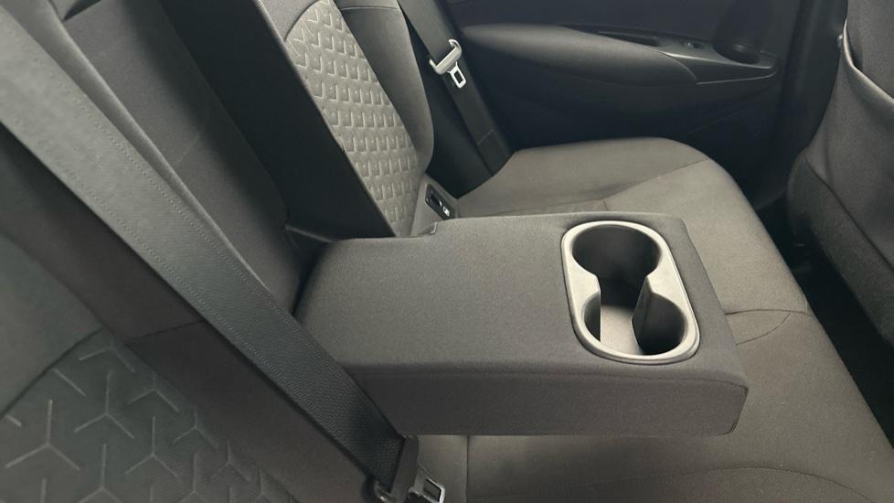 Rear Armrest/ Cup Holder