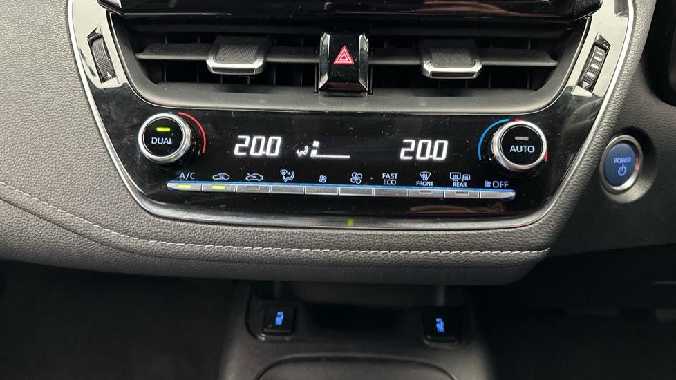 Dual Climate Control / Air Conditioning 