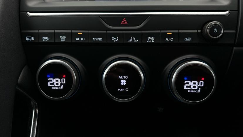 Air Conditioning /Dual Climate Control 