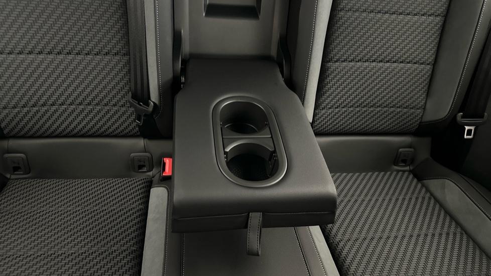 Rear Armrest/ Cup Holder