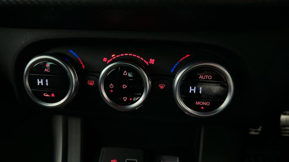 Dual Climate Control  / Air Conditioning 