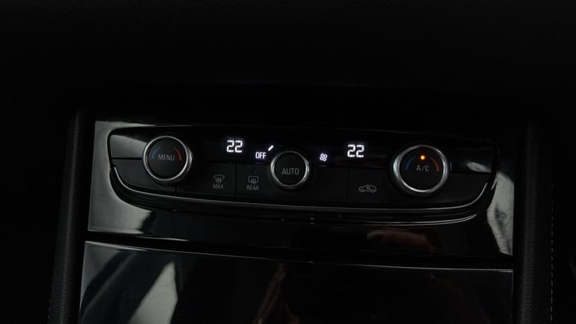 Air Conditioning /Dual Climate Control 