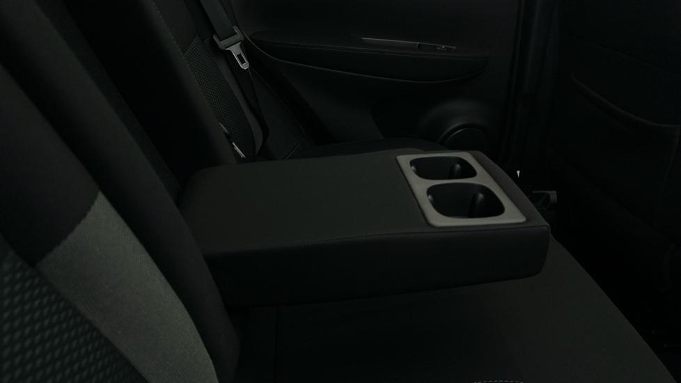 Rear Armrest/ Cup Holder