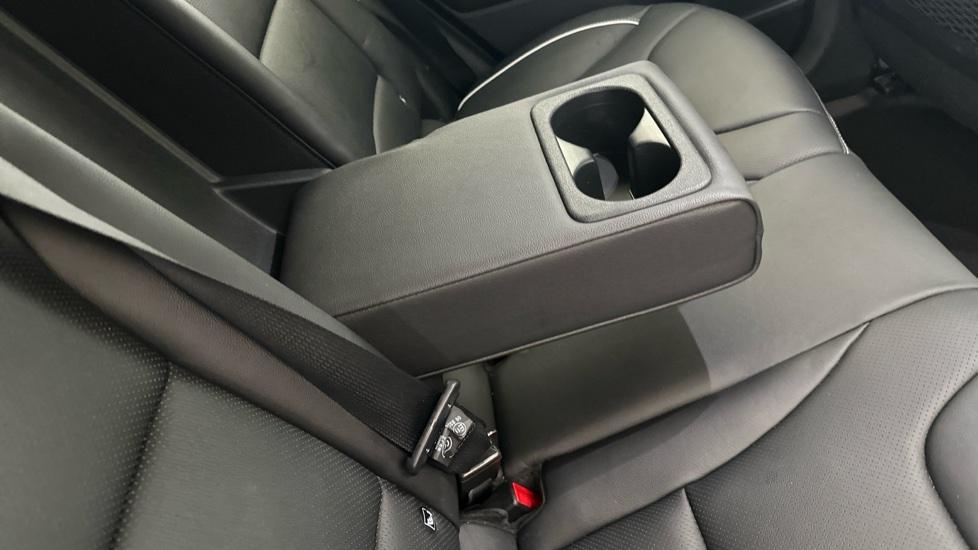 Rear Armrest/ Cup Holder