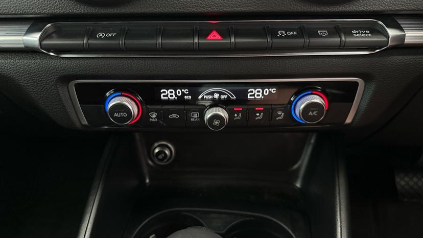 Dual Climate Control / Air Conditioning / Auto Stop/Start