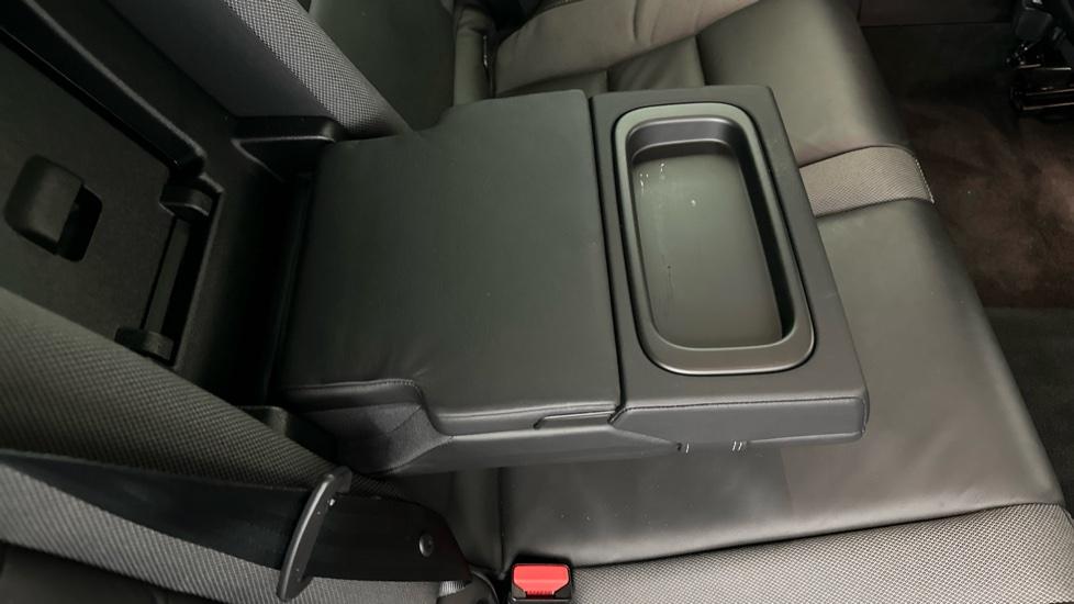 Rear Armrest/ Cup Holder