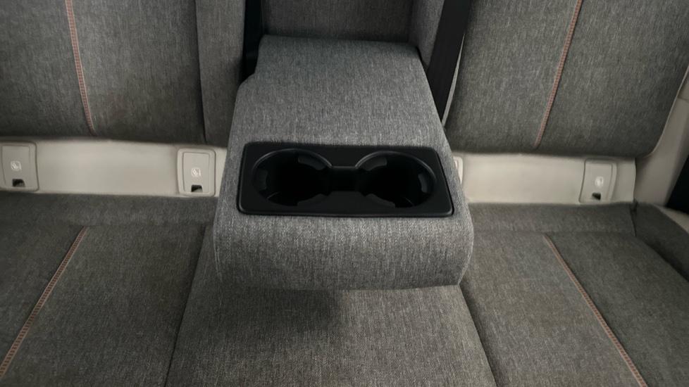 Rear Armrest/ Cup Holder