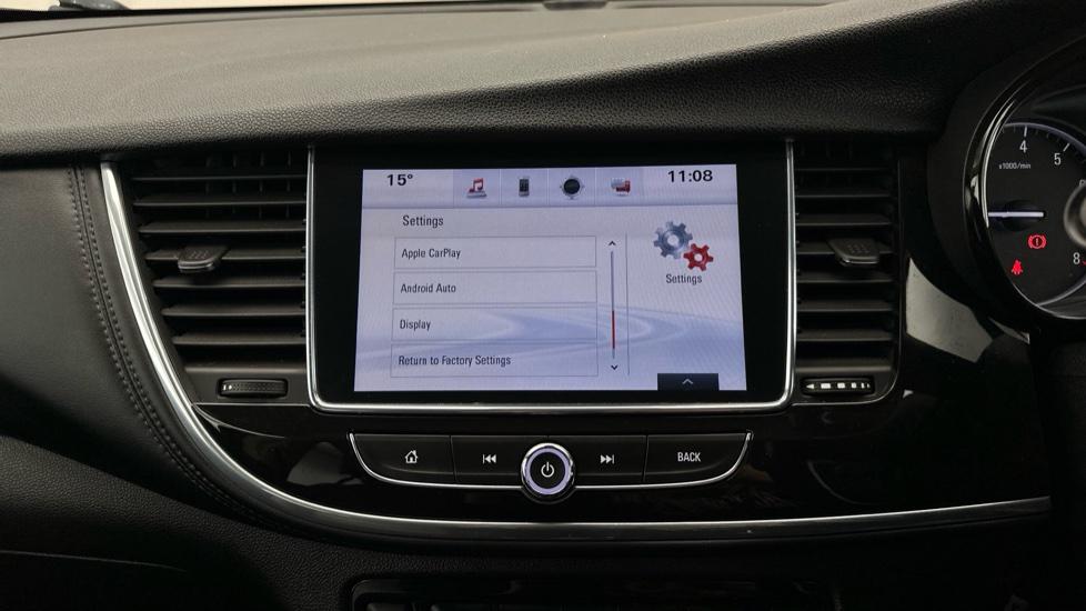 Apple Car Play & Android Auto