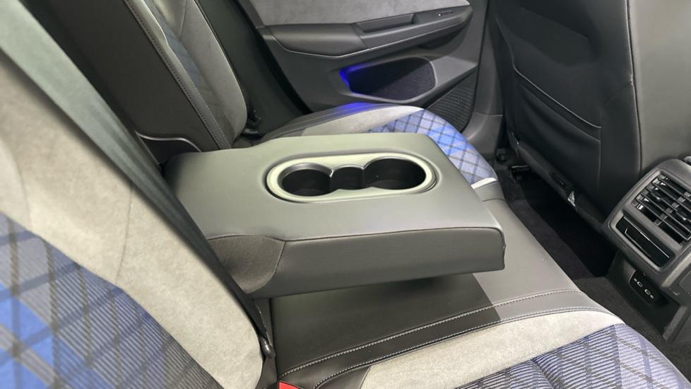 Rear Armrest/ Cup Holder