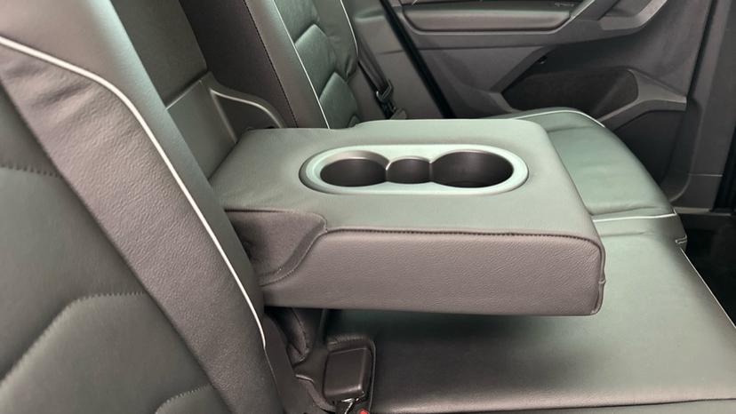 Rear Armrest/ Cup Holder