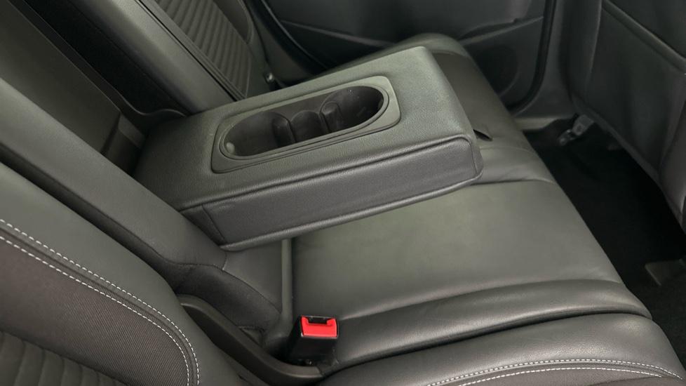 Rear Armrest/ Cup Holder