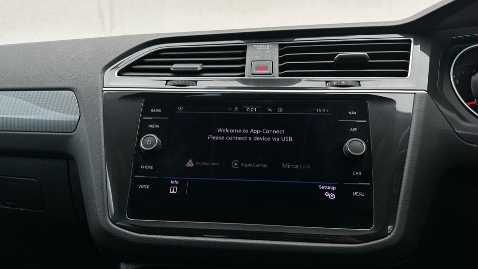 Apple Car Play & Android Auto