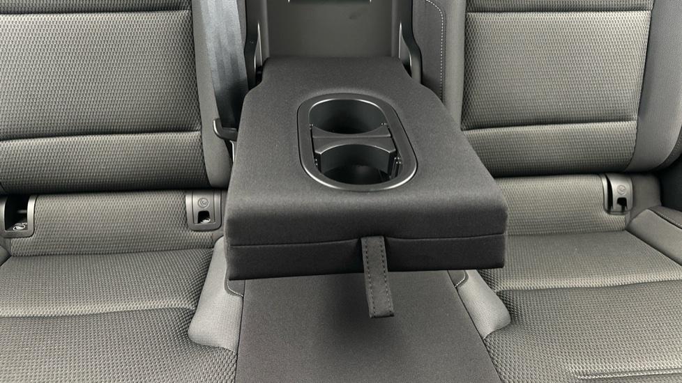 Rear Armrest/ Cup Holder