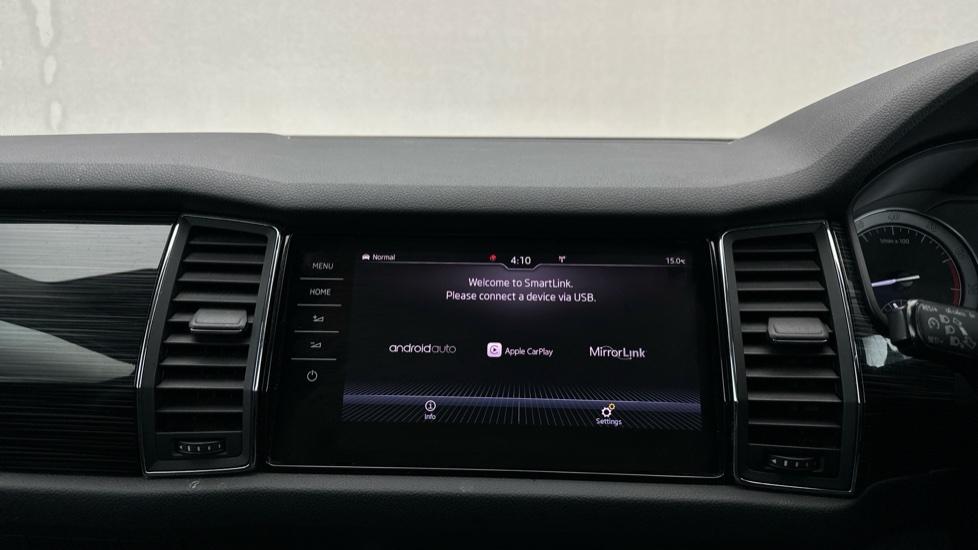 Apple Car Play & Android Auto