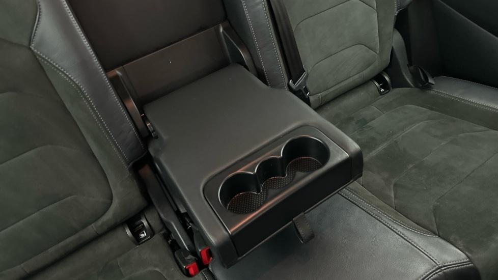 Rear Armrest/ Cup Holder