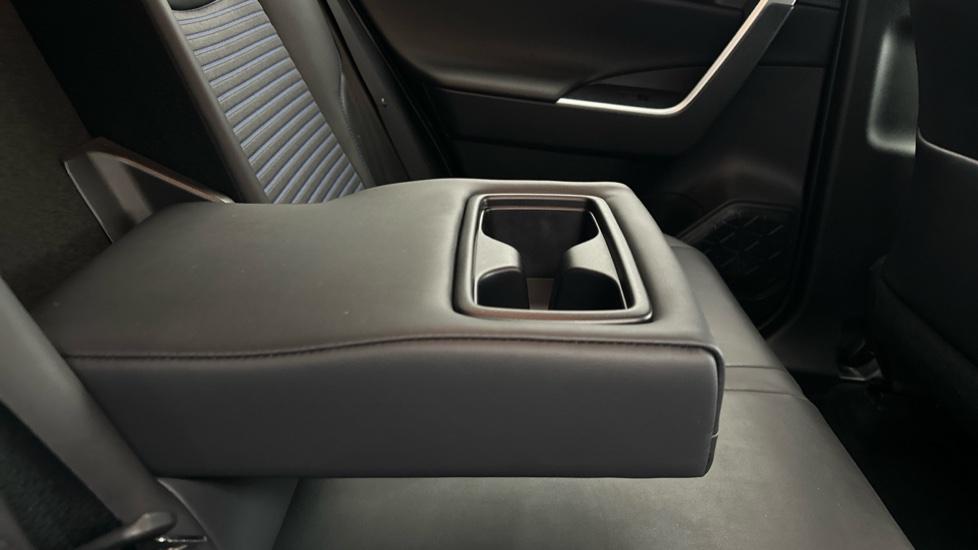 Rear Armrest/ Cup Holder