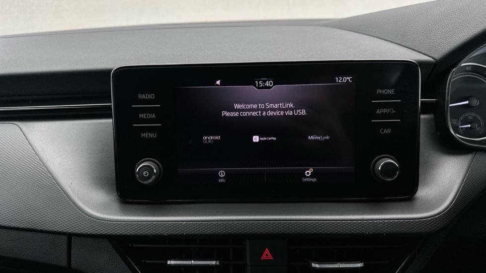 Apple Car Play & Android Auto