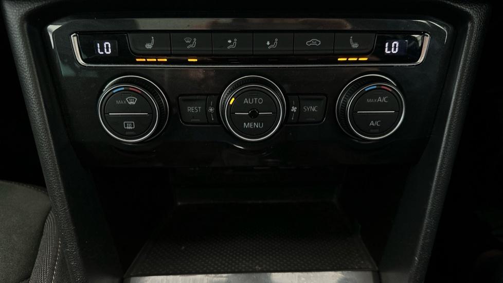 Air Conditioning /Dual Climate Control /Heated Seats 