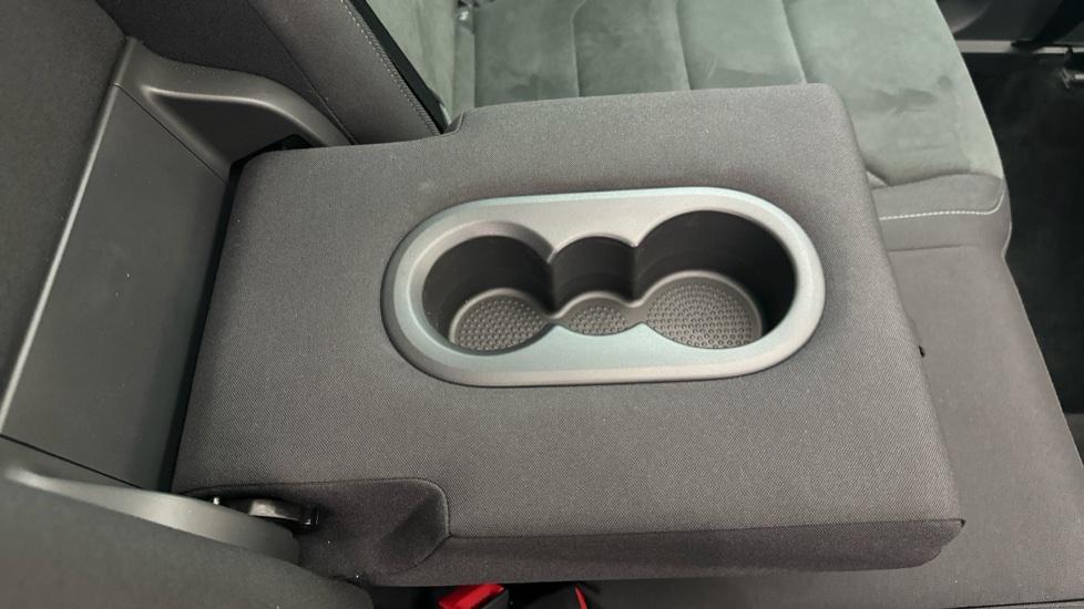 Rear Armrest/ Cup Holder