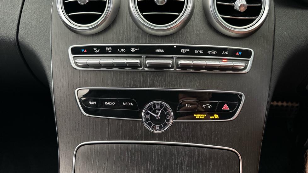 Dual Climate Control / Air Conditioning 