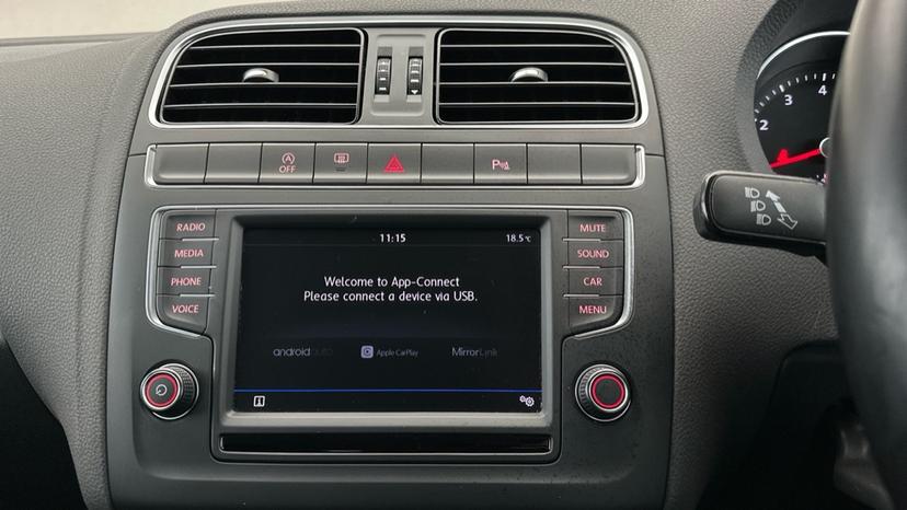 Apple CarPlay / Android Auto 