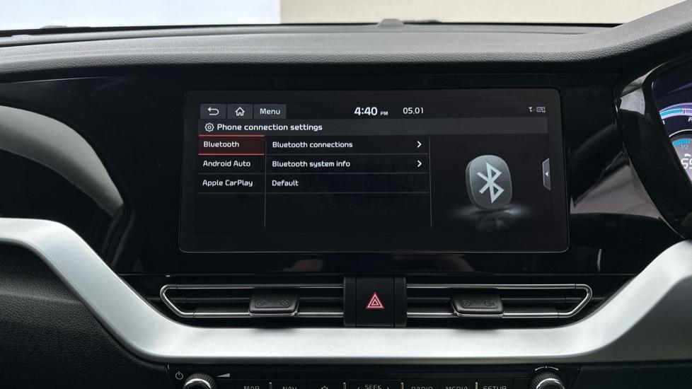 Apple CarPlay/Android Auto / Bluetooth 