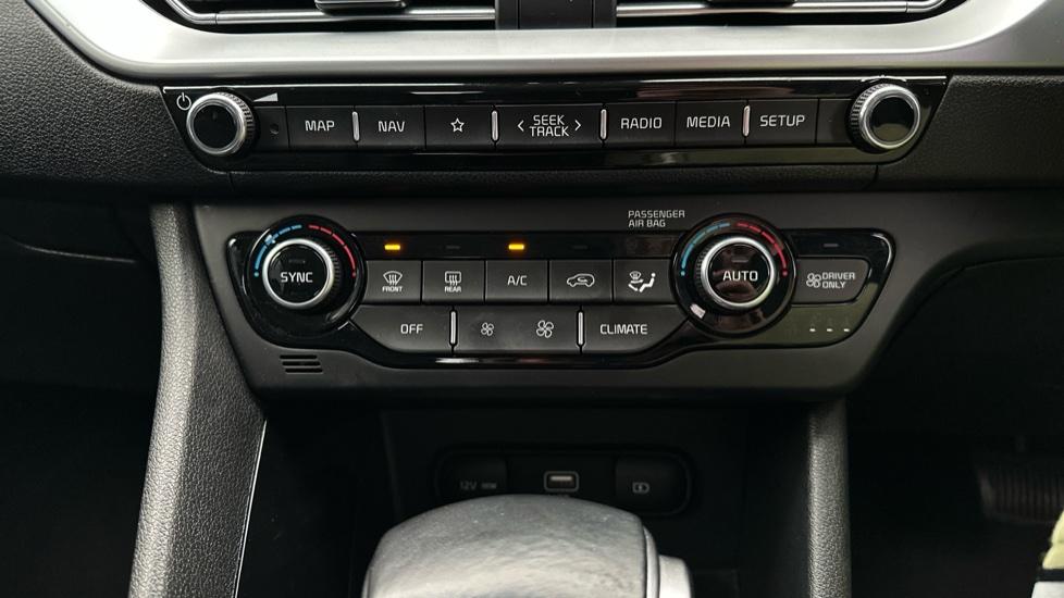 Dual Climate Control / Air Conditioning 