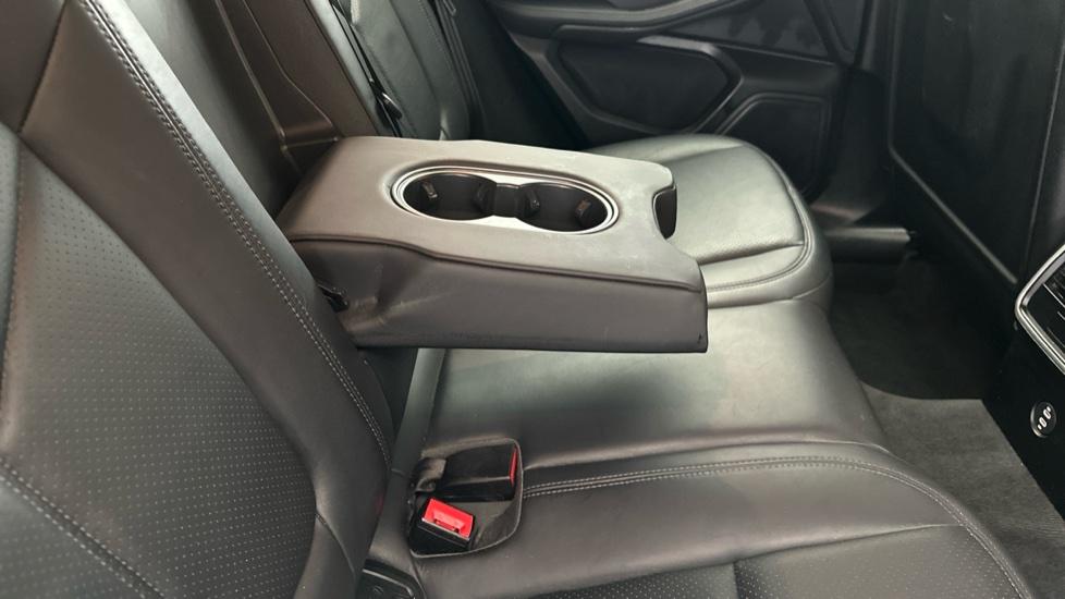 Rear Armrest/ Cup Holder