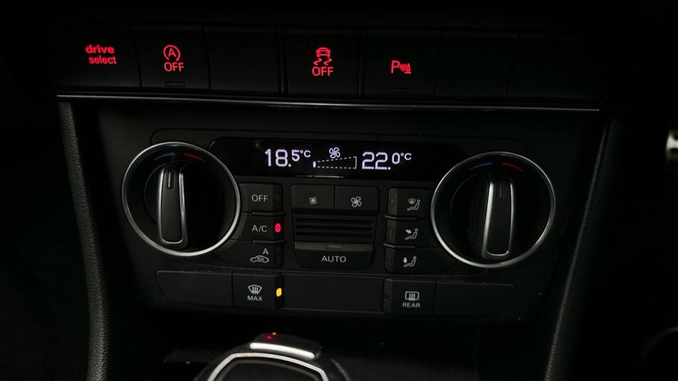 Air Conditioning / Dual Climate Control / Auto Stop/Start 