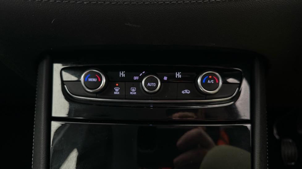 Dual Climate Control / Air Conditioning 