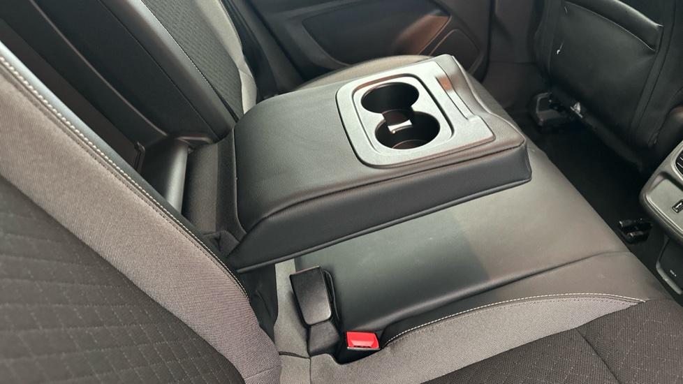 Rear Armrest/ Cup Holder