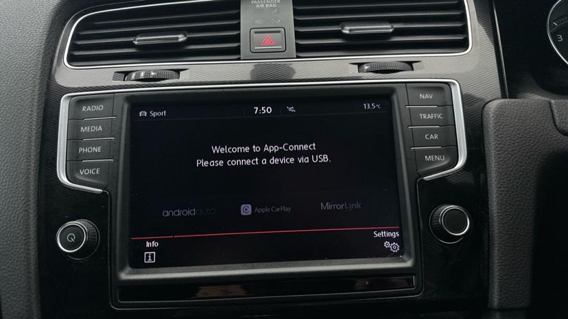 Apple Car Play & Android Auto