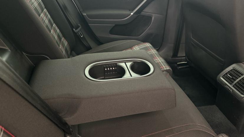 Rear Armrest/ Cup Holder