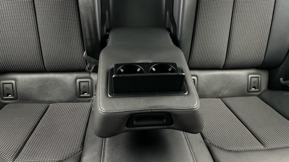 Rear Armrest/ Cup Holder